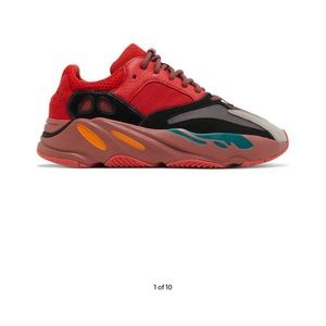 YEEZY BOOST 700 Red